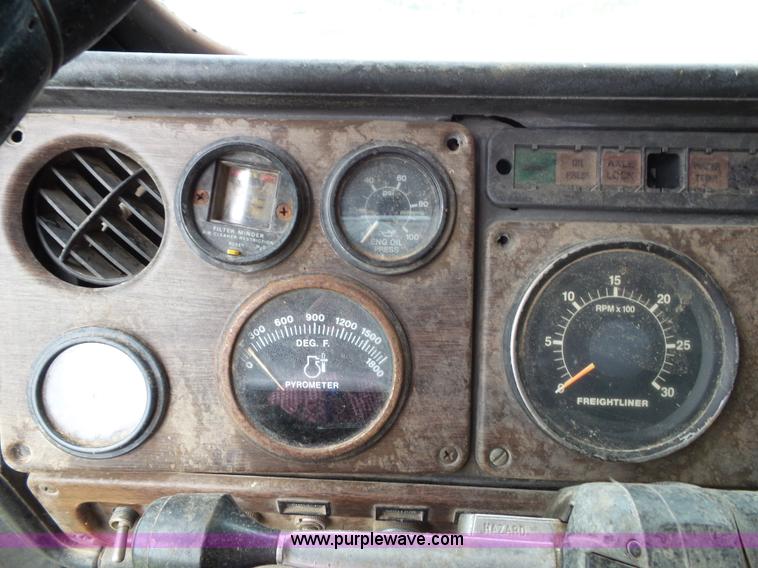 image for item J4939 1984 Freightliner grain truck