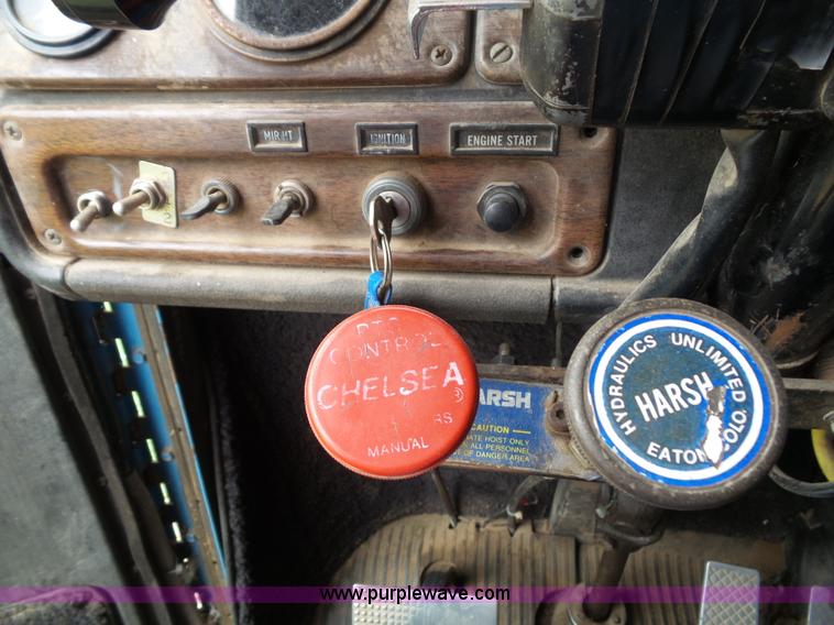 image for item J4939 1984 Freightliner grain truck