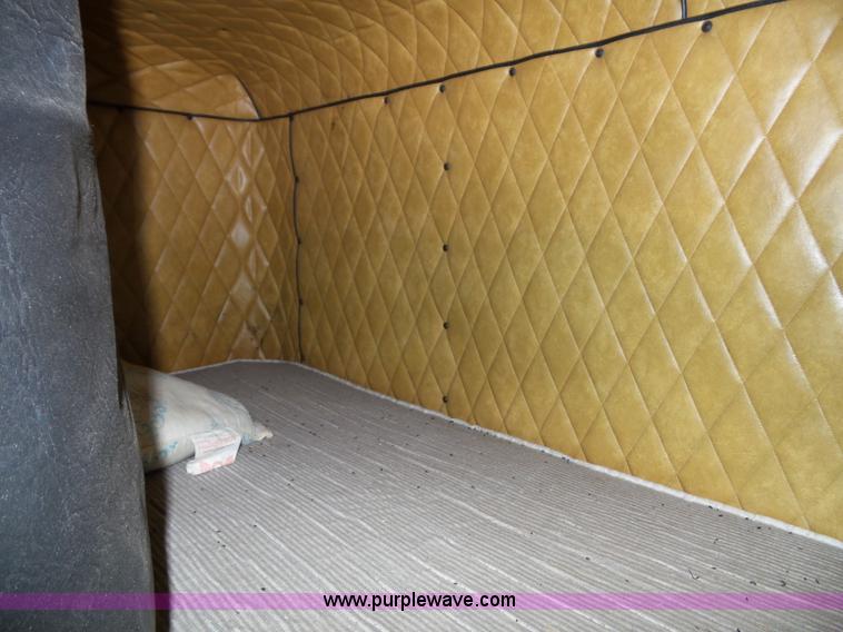 image for item J4939 1984 Freightliner grain truck