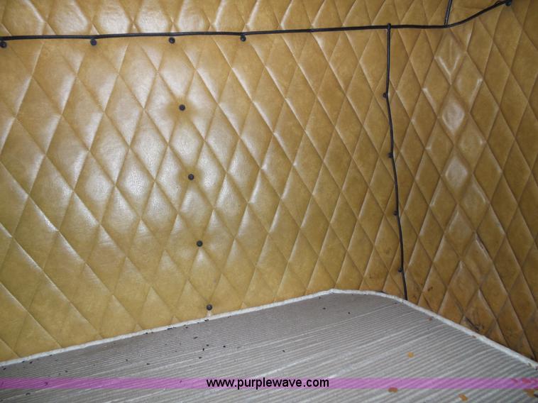 image for item J4939 1984 Freightliner grain truck