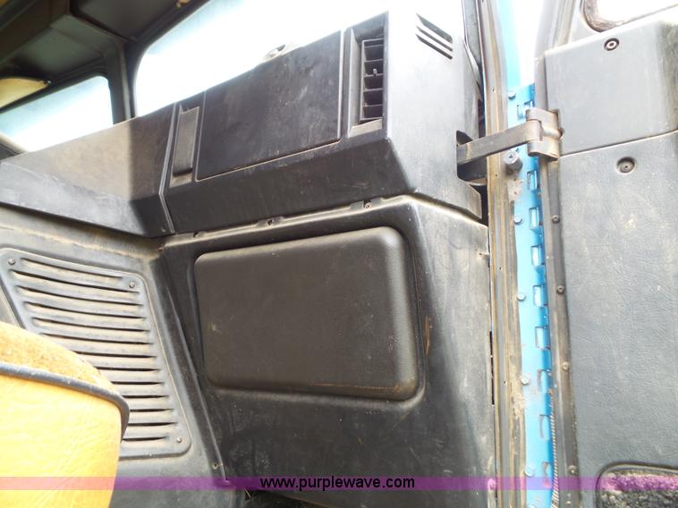 image for item J4939 1984 Freightliner grain truck