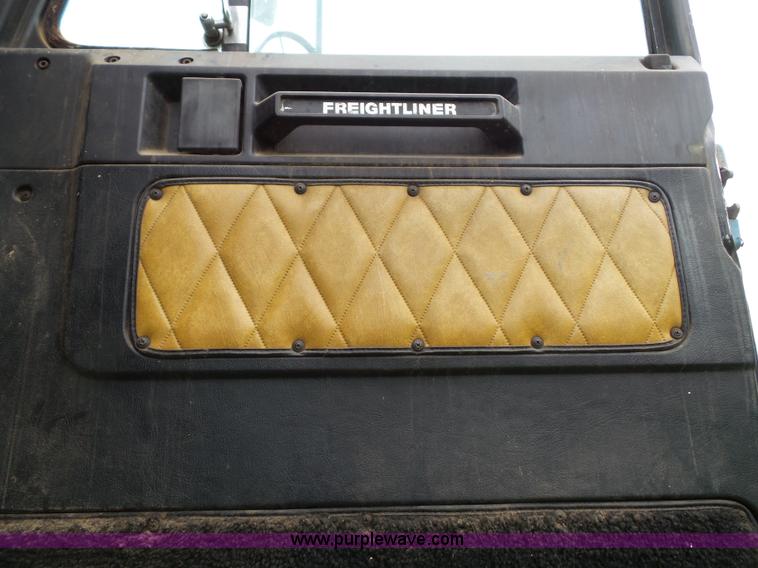 image for item J4939 1984 Freightliner grain truck