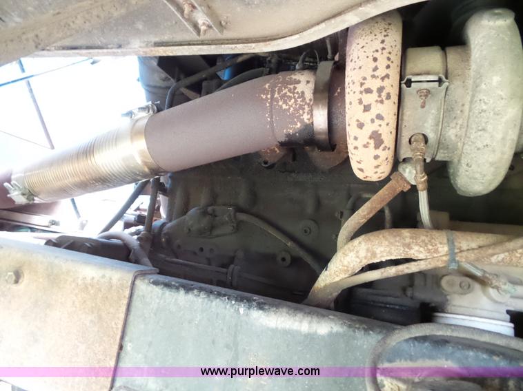 image for item J4939 1984 Freightliner grain truck