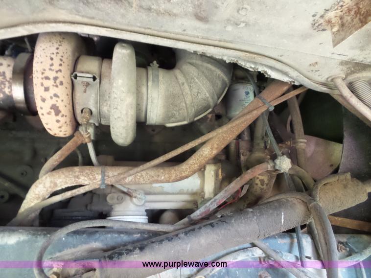 image for item J4939 1984 Freightliner grain truck