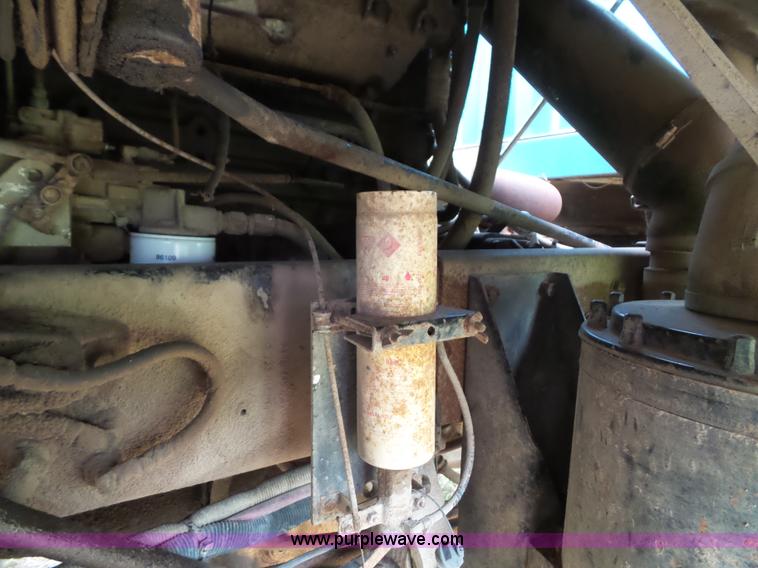 image for item J4939 1984 Freightliner grain truck