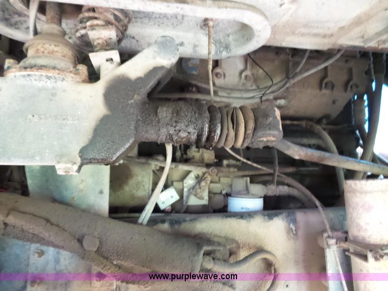 image for item J4939 1984 Freightliner grain truck