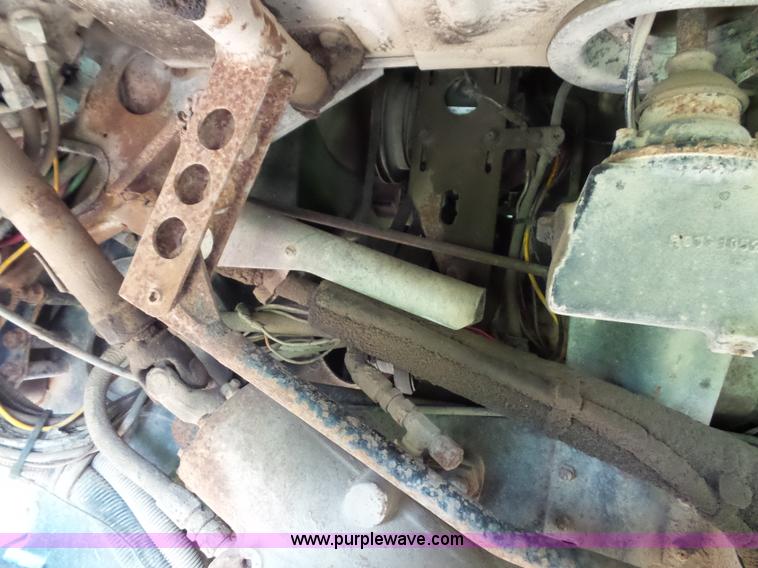 image for item J4939 1984 Freightliner grain truck