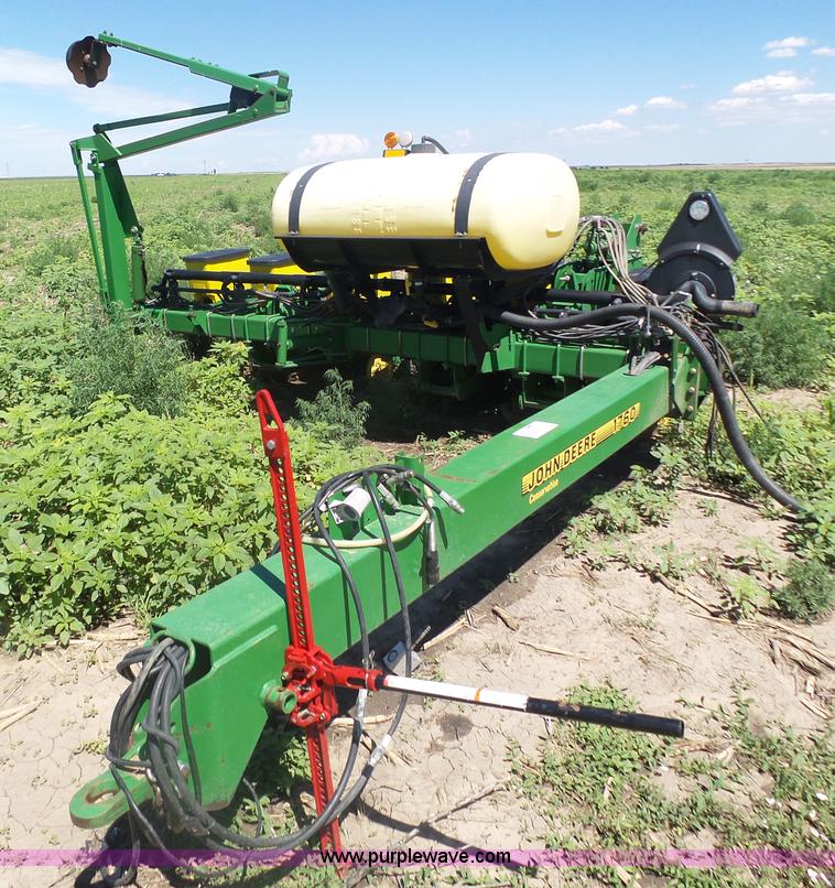 image for item J6003 1996 John Deere 1760 planter
