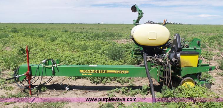 image for item J6003 1996 John Deere 1760 planter