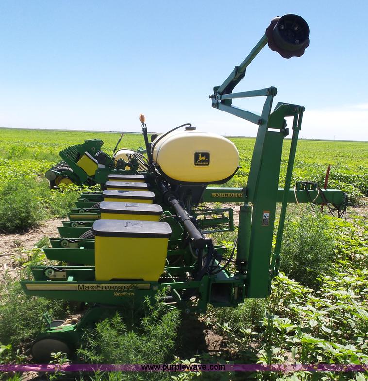 image for item J6003 1996 John Deere 1760 planter