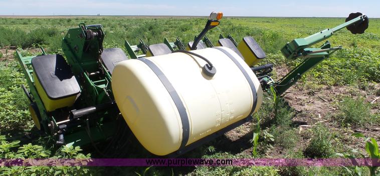 image for item J6003 1996 John Deere 1760 planter