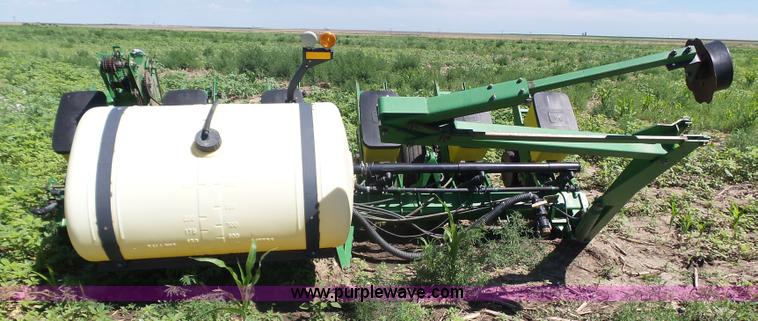 image for item J6003 1996 John Deere 1760 planter
