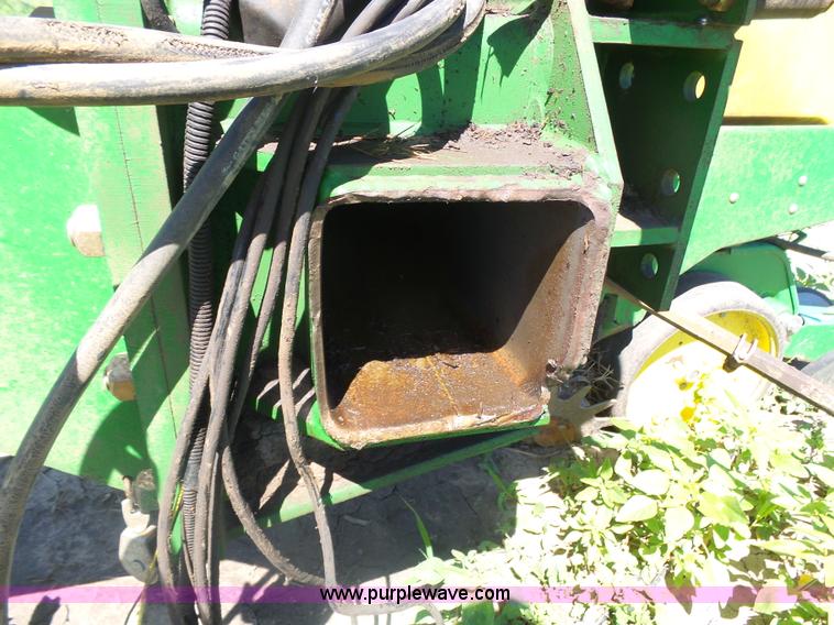 image for item J6003 1996 John Deere 1760 planter