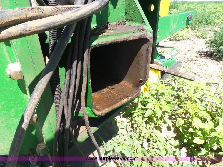 image for item J6003 1996 John Deere 1760 planter
