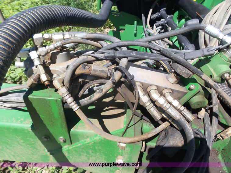 image for item J6003 1996 John Deere 1760 planter