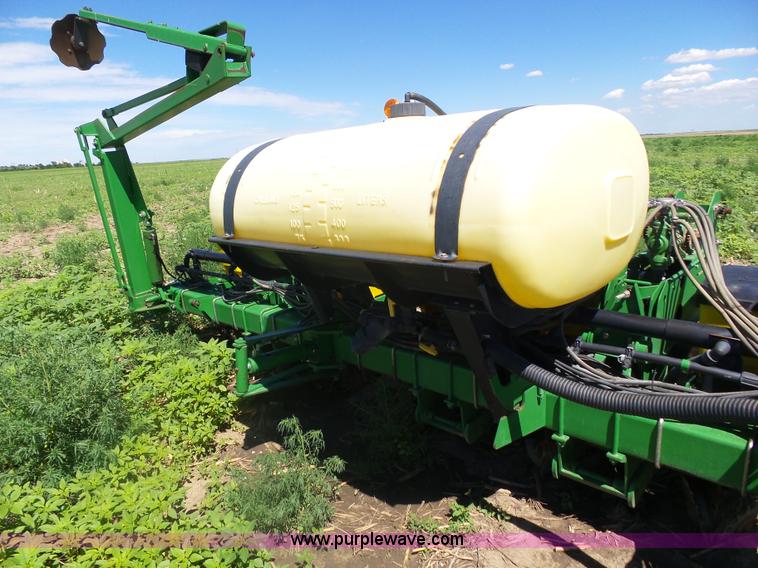 image for item J6003 1996 John Deere 1760 planter