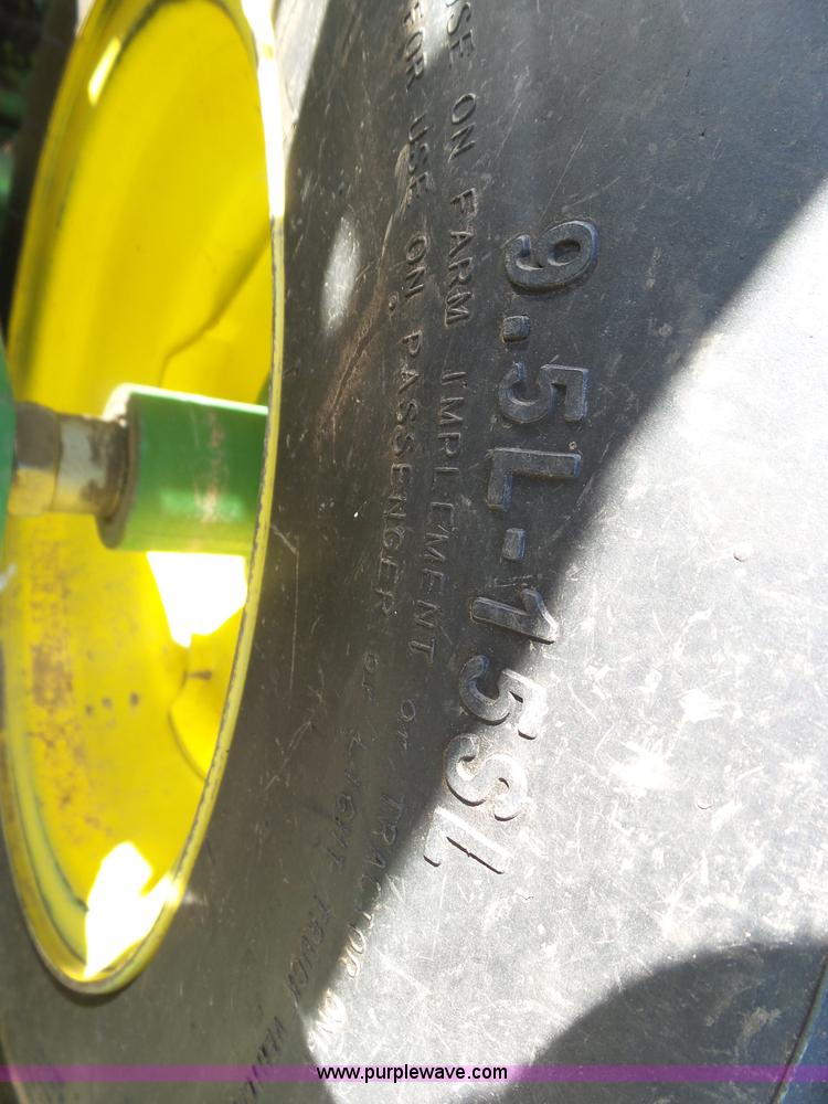 image for item J6003 1996 John Deere 1760 planter