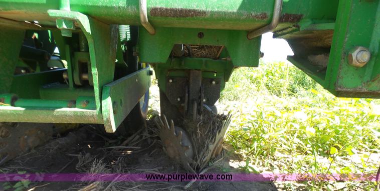 image for item J6003 1996 John Deere 1760 planter