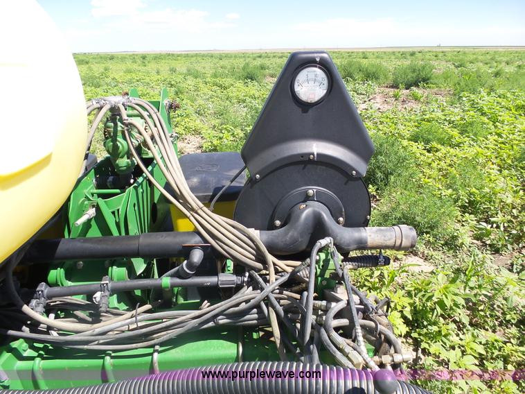 image for item J6003 1996 John Deere 1760 planter