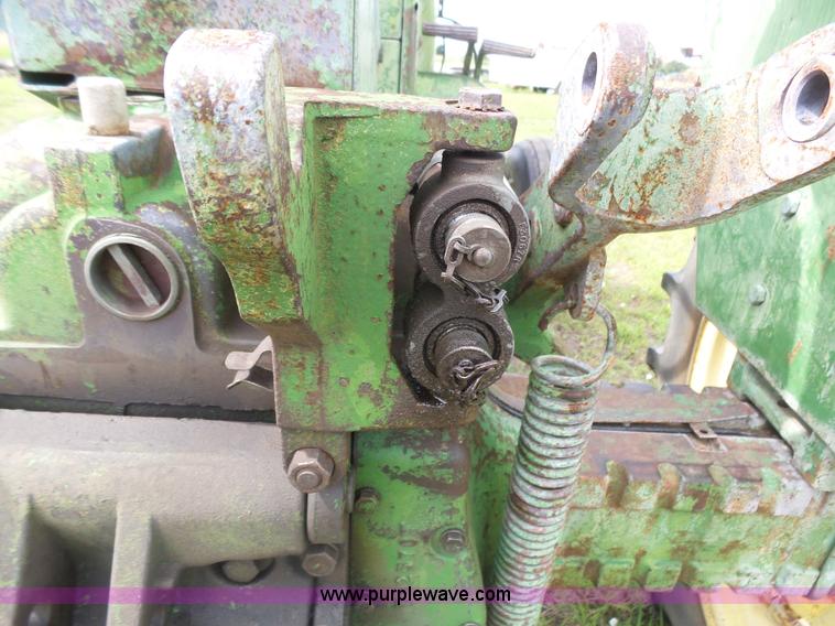 image for item J6007 John Deere 2010 tractor