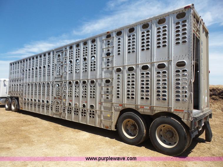 image for item K4665 1987 Wilson PSDCL-208 livestock trailer