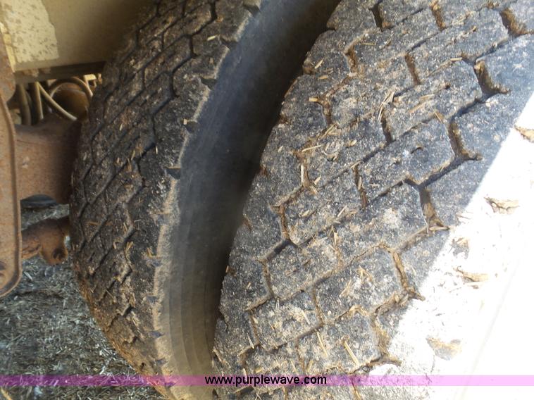 image for item K4665 1987 Wilson PSDCL-208 livestock trailer