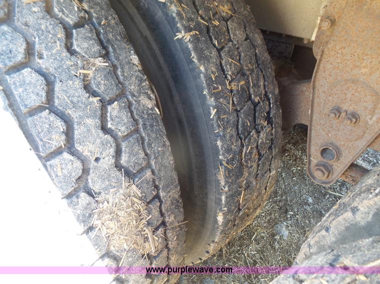 image for item K4665 1987 Wilson PSDCL-208 livestock trailer