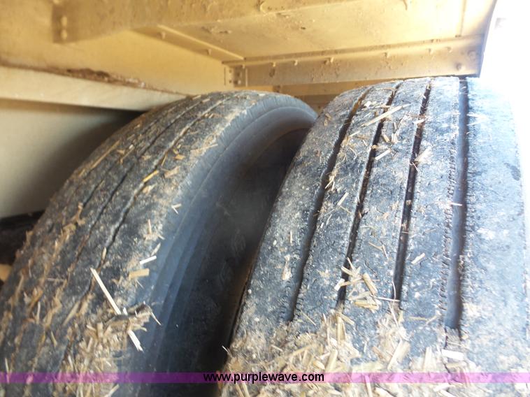 image for item K4665 1987 Wilson PSDCL-208 livestock trailer