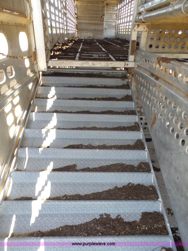 image for item K4665 1987 Wilson PSDCL-208 livestock trailer