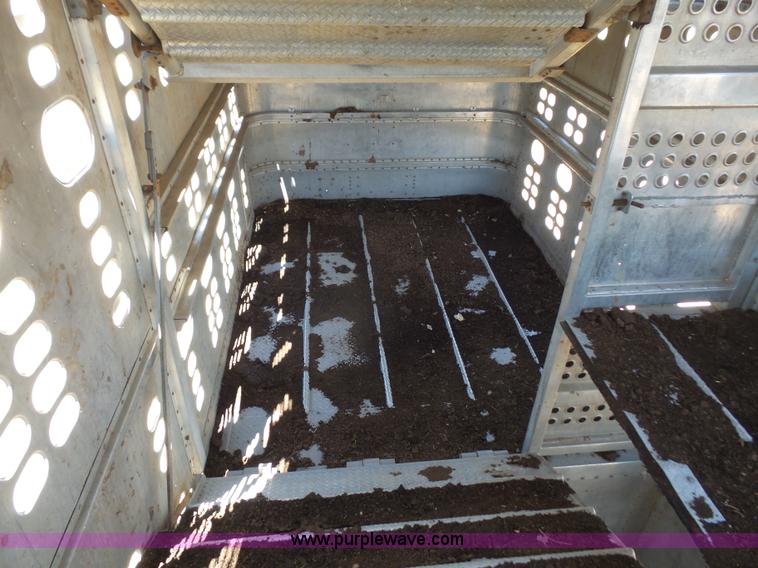 image for item K4665 1987 Wilson PSDCL-208 livestock trailer