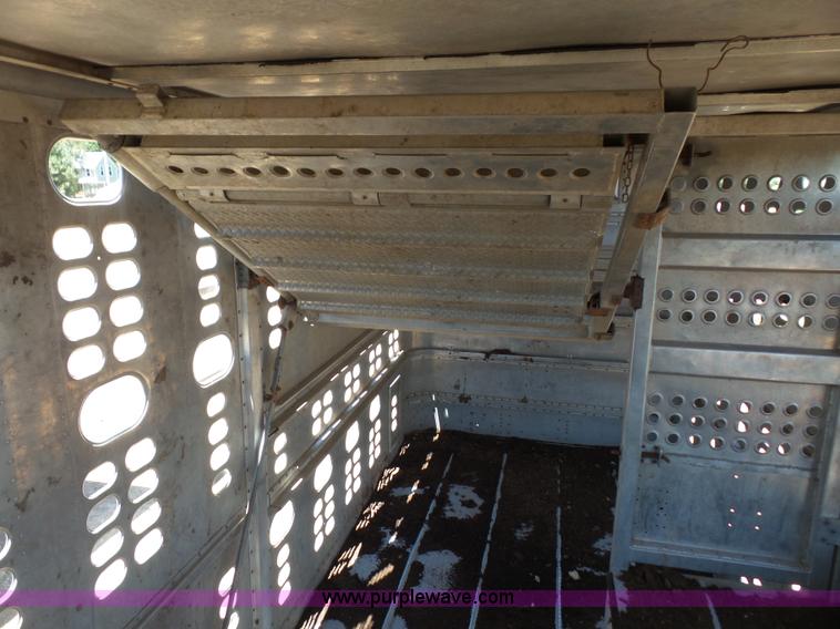 image for item K4665 1987 Wilson PSDCL-208 livestock trailer