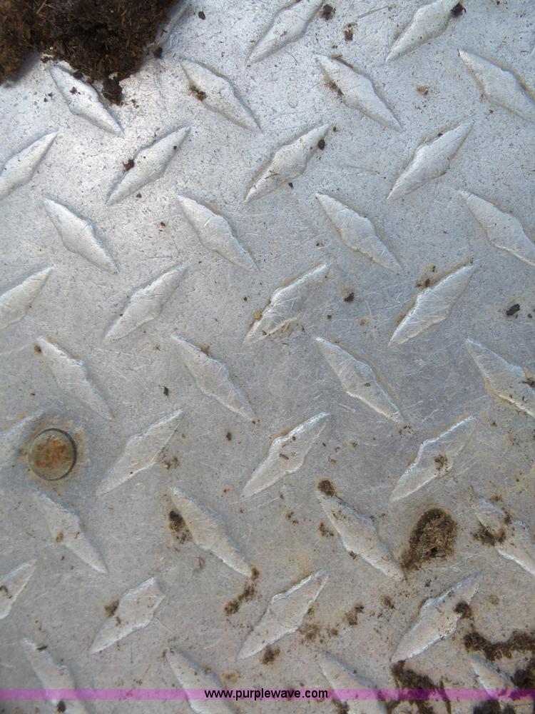 image for item K4665 1987 Wilson PSDCL-208 livestock trailer