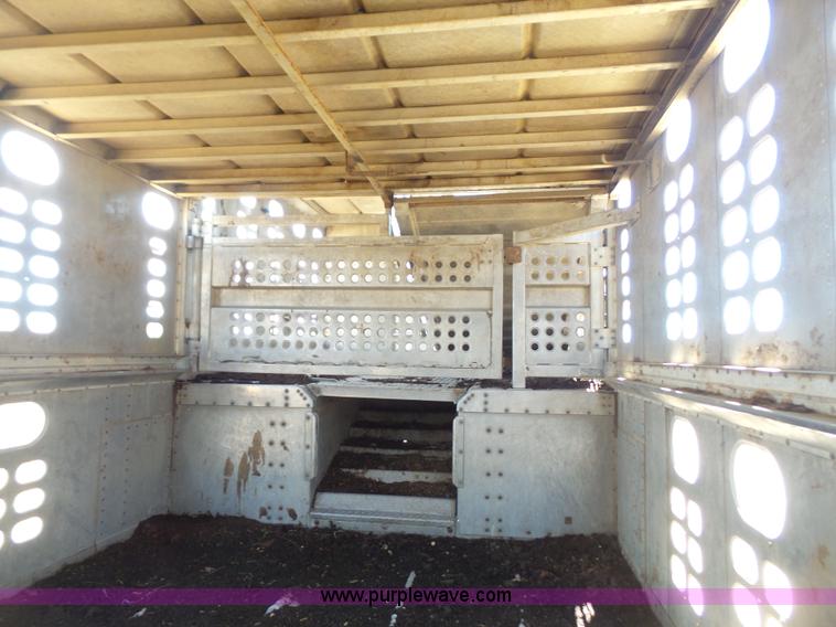 image for item K4665 1987 Wilson PSDCL-208 livestock trailer