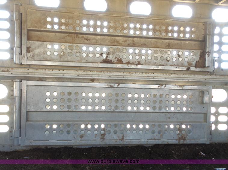 image for item K4665 1987 Wilson PSDCL-208 livestock trailer