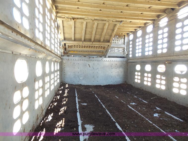 image for item K4665 1987 Wilson PSDCL-208 livestock trailer