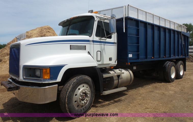image for item K4666 1991 Mack CH613 silage/grain truck