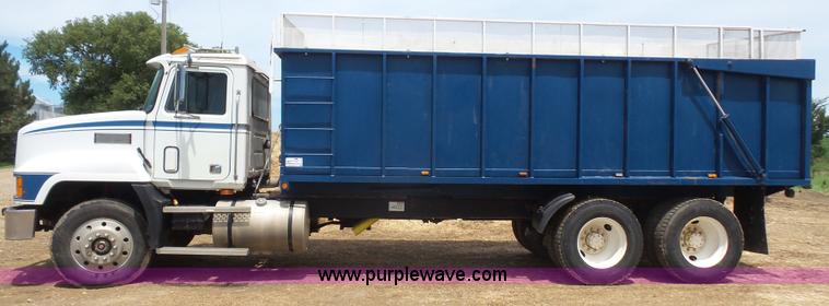 image for item K4666 1991 Mack CH613 silage/grain truck