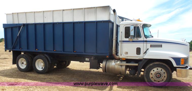 image for item K4666 1991 Mack CH613 silage/grain truck
