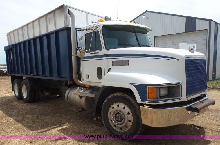 image for item K4666 1991 Mack CH613 silage/grain truck