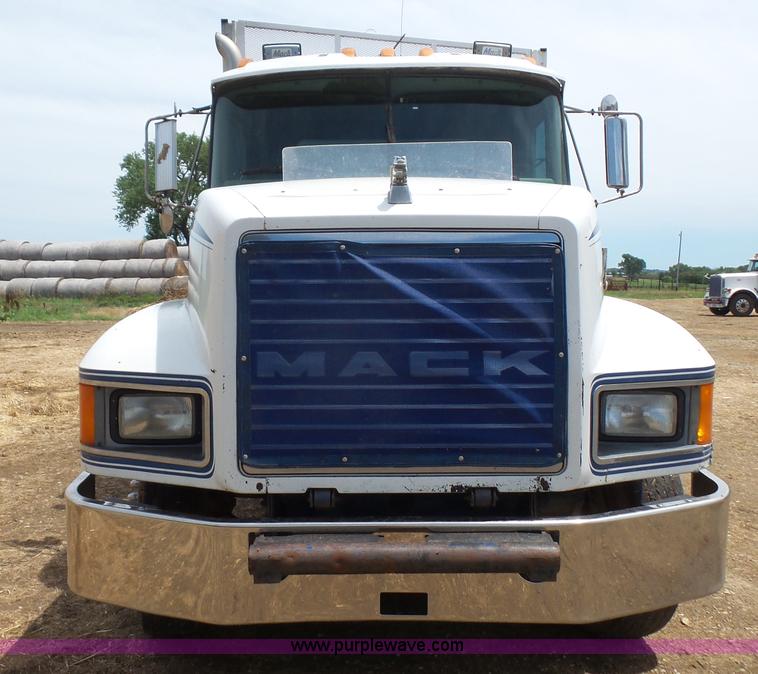 image for item K4666 1991 Mack CH613 silage/grain truck