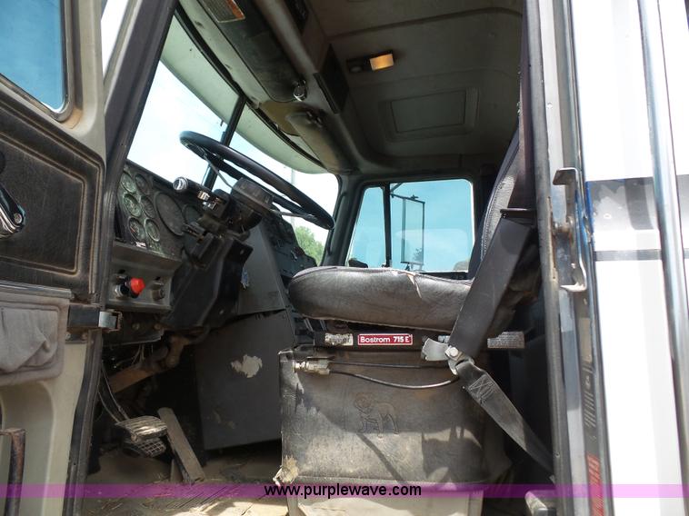 image for item K4666 1991 Mack CH613 silage/grain truck