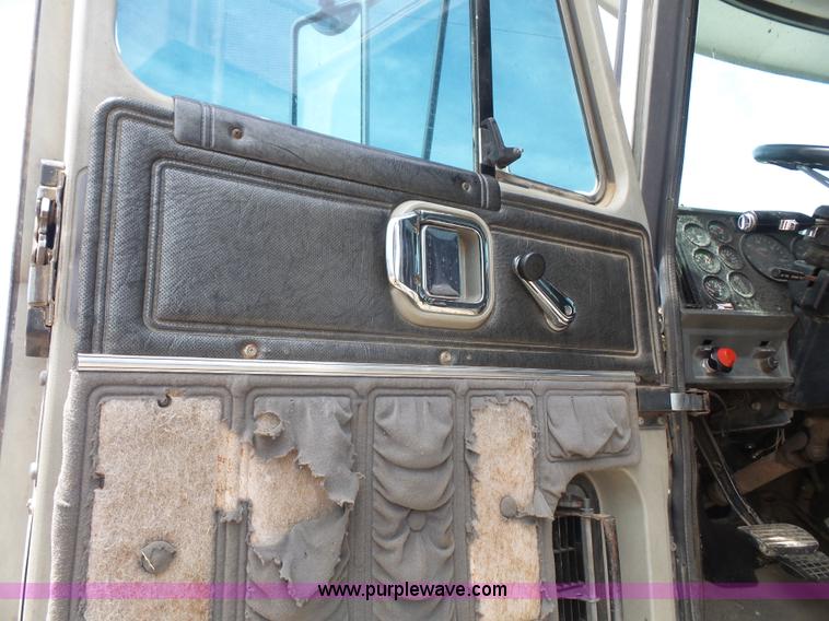 image for item K4666 1991 Mack CH613 silage/grain truck