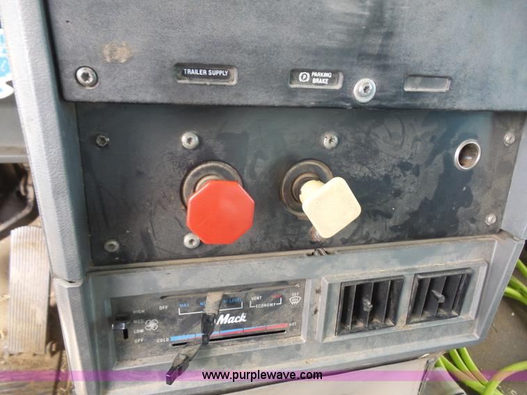 image for item K4666 1991 Mack CH613 silage/grain truck