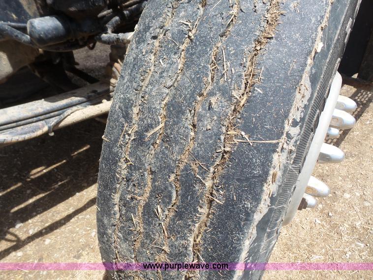 image for item K4666 1991 Mack CH613 silage/grain truck