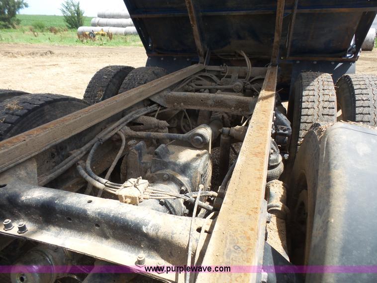 image for item K4666 1991 Mack CH613 silage/grain truck