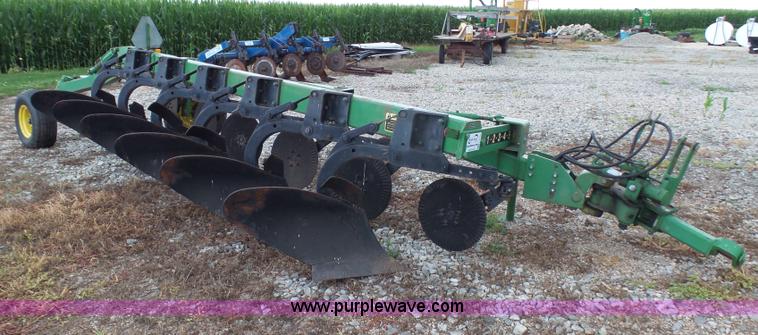 image for item K5385 John Deere 2600 six bottom plow