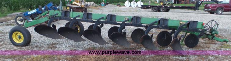 image for item K5385 John Deere 2600 six bottom plow