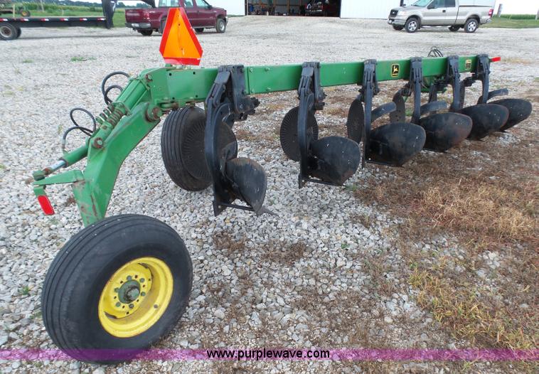 image for item K5385 John Deere 2600 six bottom plow