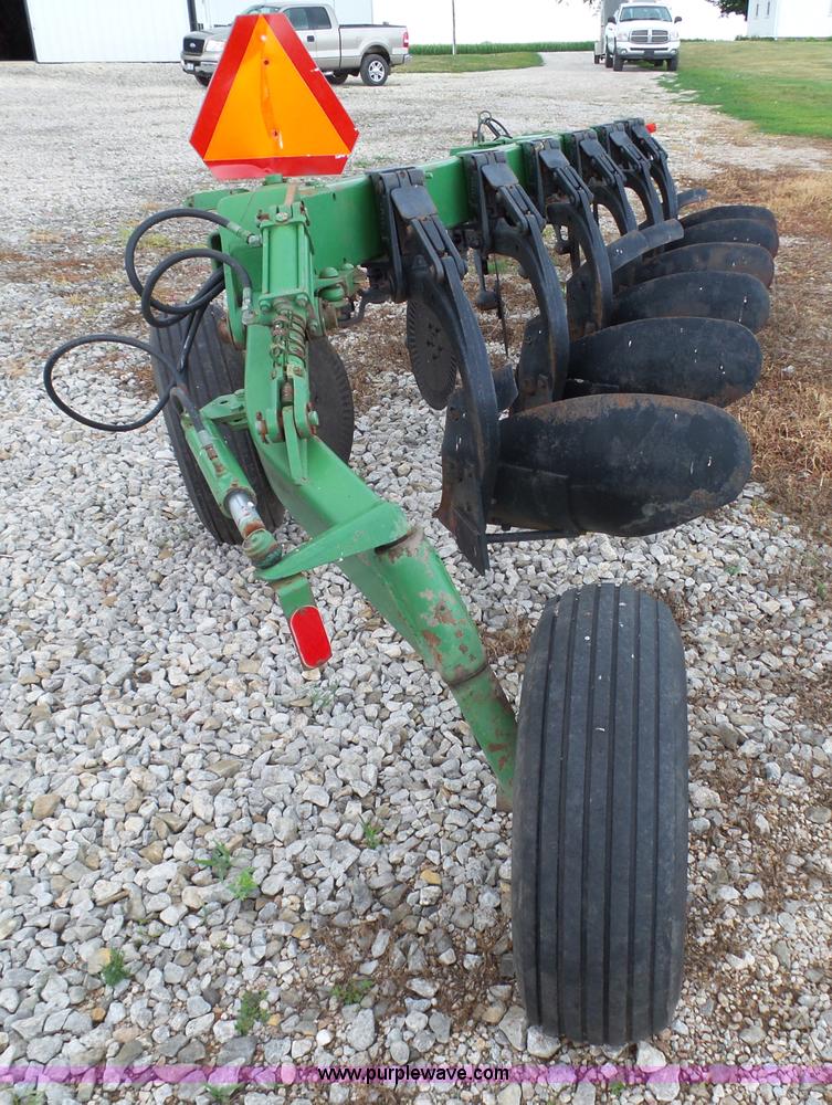 image for item K5385 John Deere 2600 six bottom plow