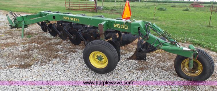 image for item K5385 John Deere 2600 six bottom plow